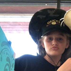 Meet your Posher, Addison